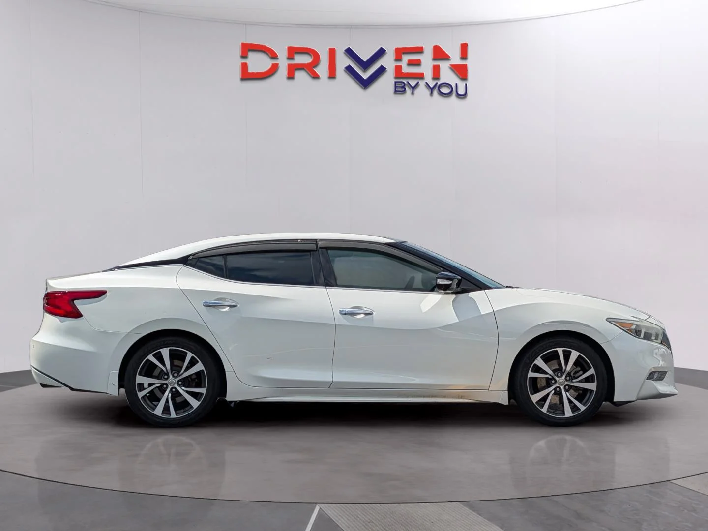 Used 2017 Pearl White Nissan Platinum image 6