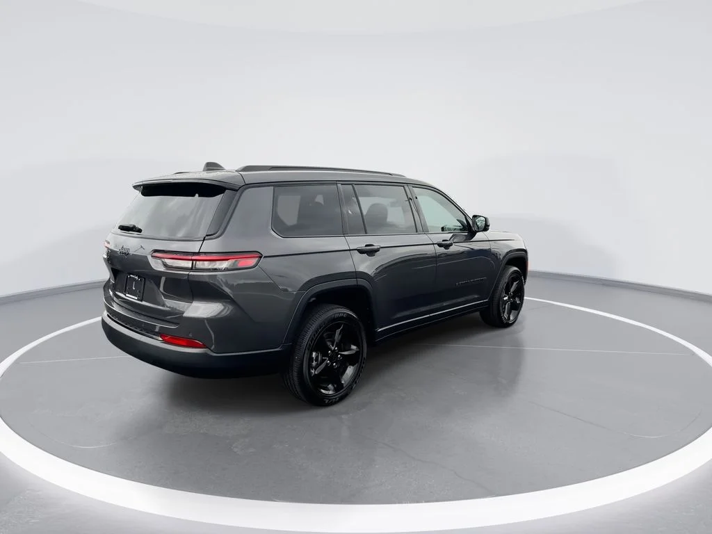 Used 2025 Gray Jeep Altitude X image 8