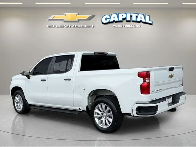 Used 2025 White Chevrolet Custom image 4