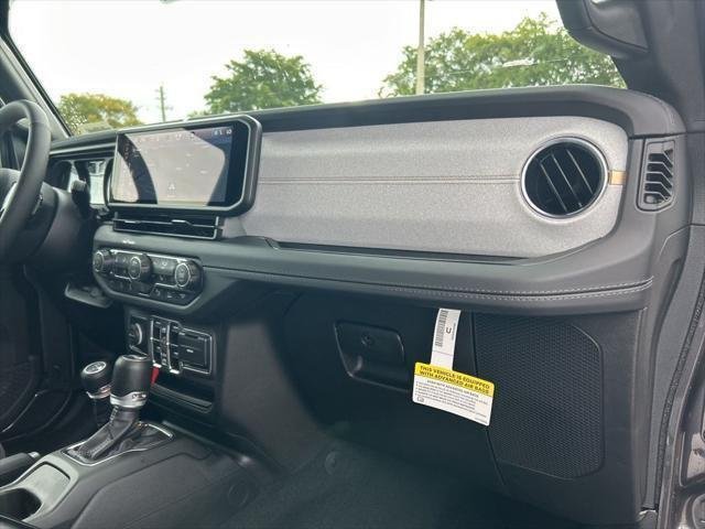 2025 Jeep Wrangler 4-Door Sahara - Photo 25