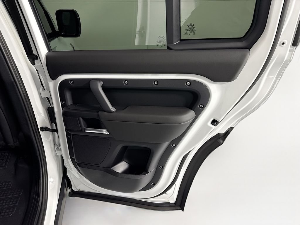 Used 2026 Fuji White Land Rover S image 29