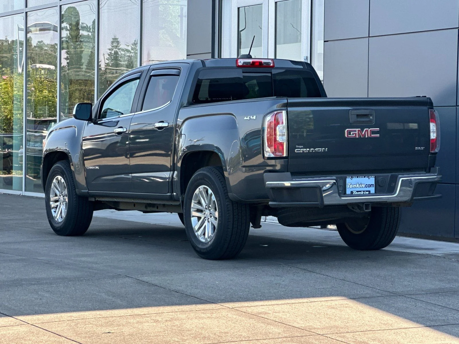 Used 2016 Cyber Gray Metallic GMC SLT image 5