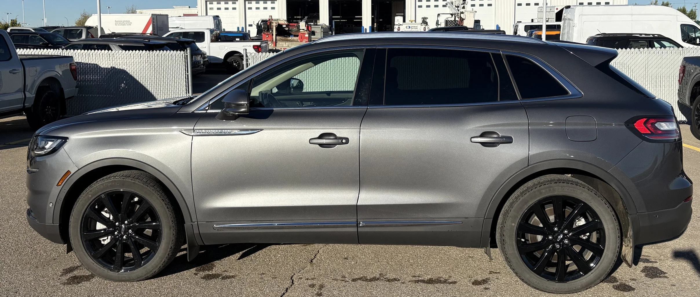 Used 2023 GRAY Lincoln RESERVE AWD image 2