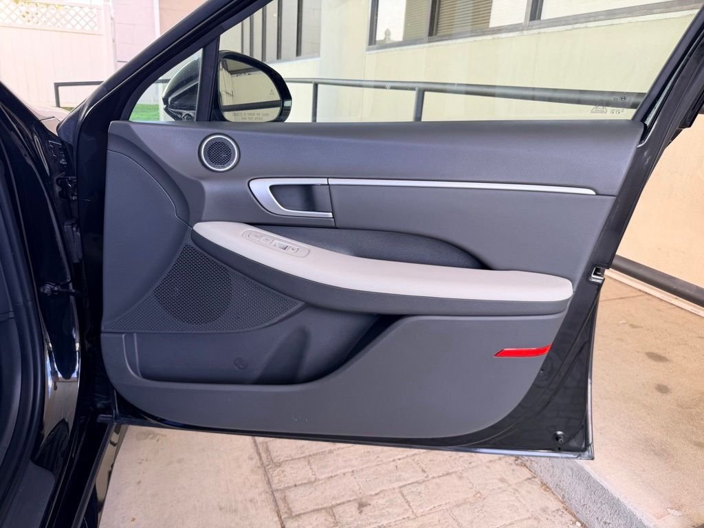 Used 2025 Black Hyundai SEL image 35