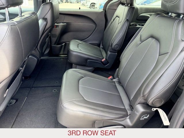 New 2026 Diamond Black Crystal Pearl-Coat Exterior Paint Chrysler Select image 15