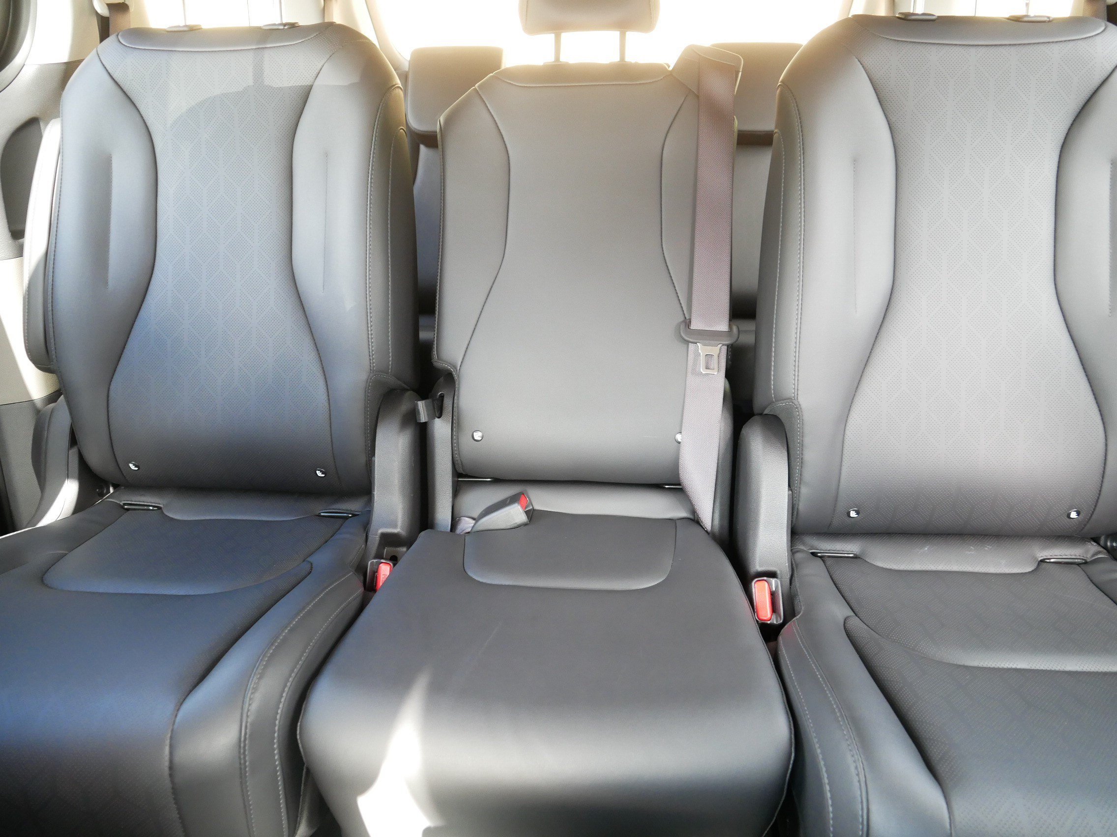 Certified Used 2026 Snow White Pearl Kia LXS image 13