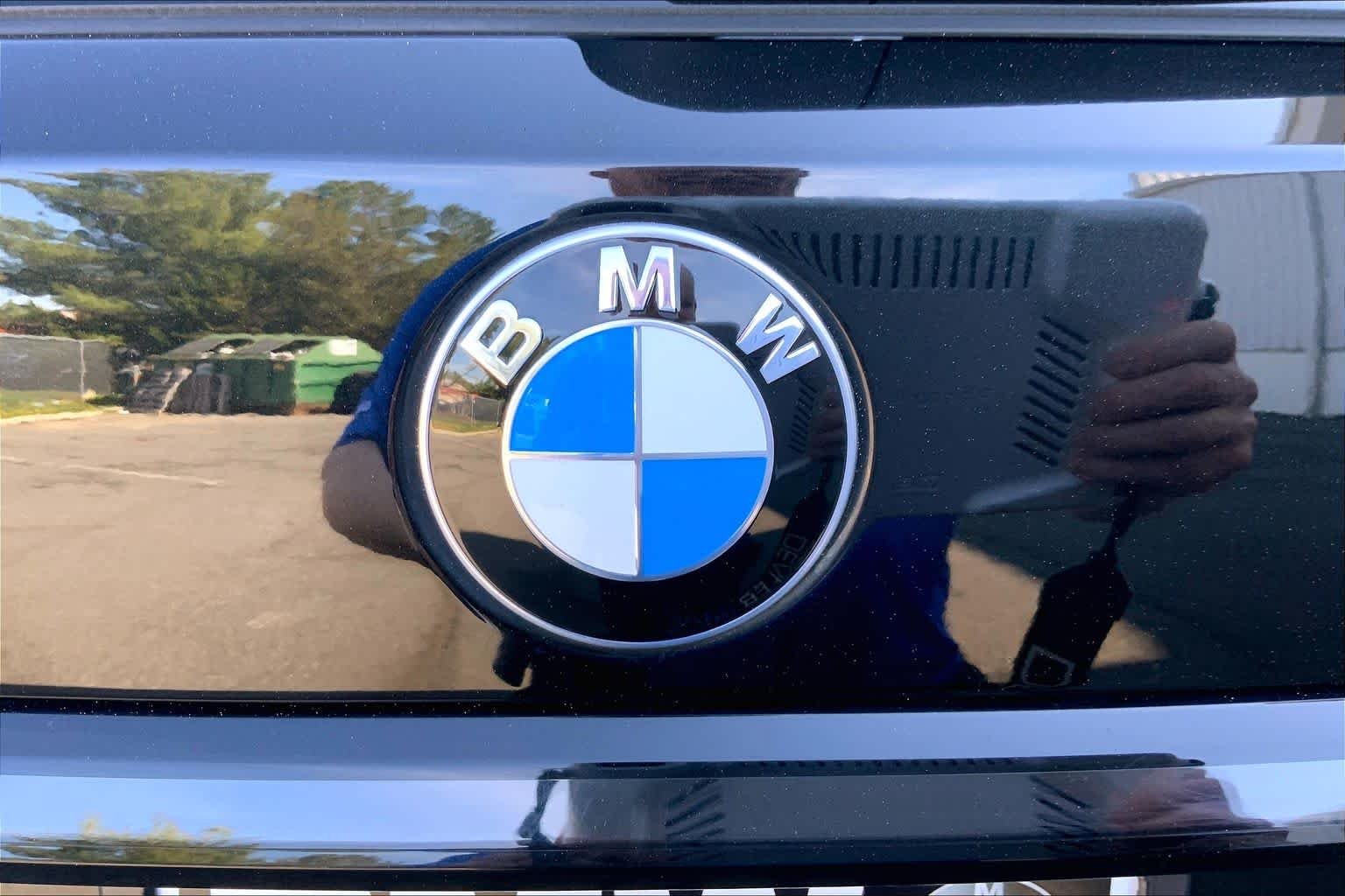 Certified Used 2024 Black Sapphire Metallic BMW xDrive40i image 9
