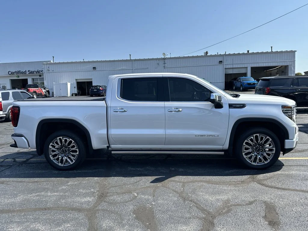 Used 2024 White GMC Denali Ultimate image 9