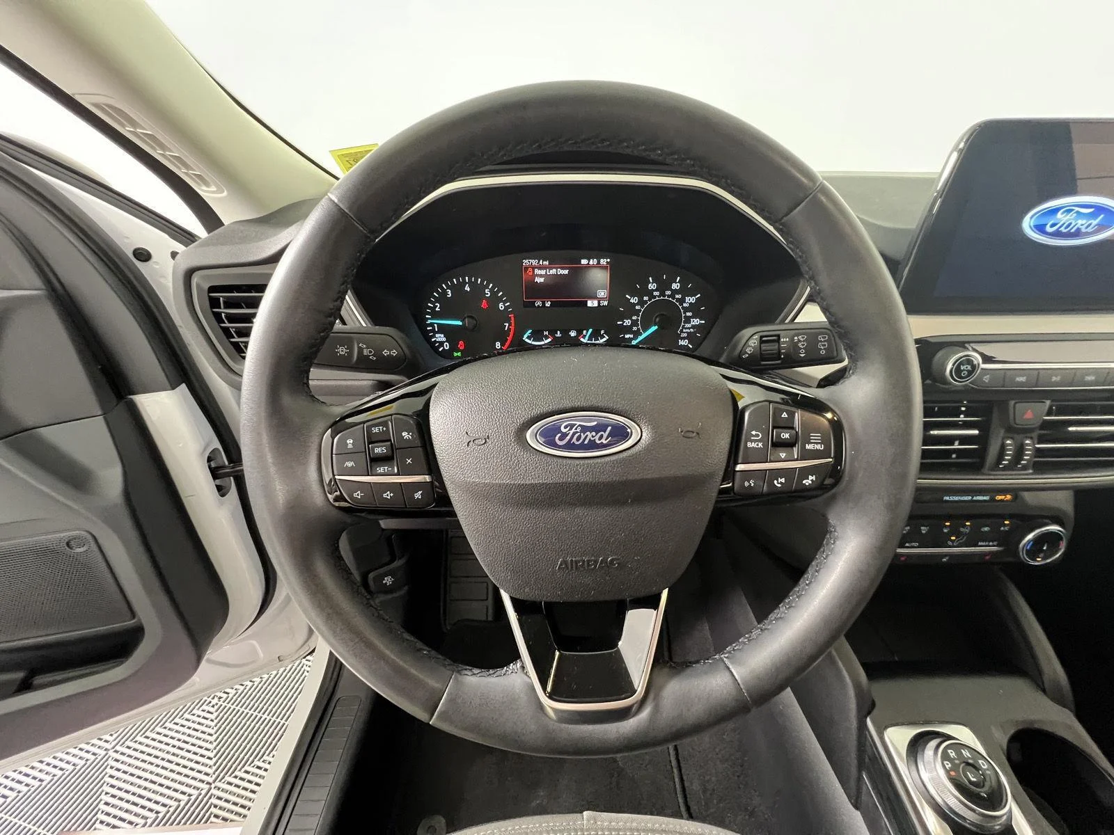 Used 2022 Oxford White Ford SE image 13