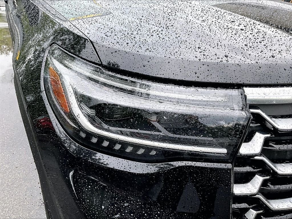 Used 2025 Black Metallic Ford Platinum image 34
