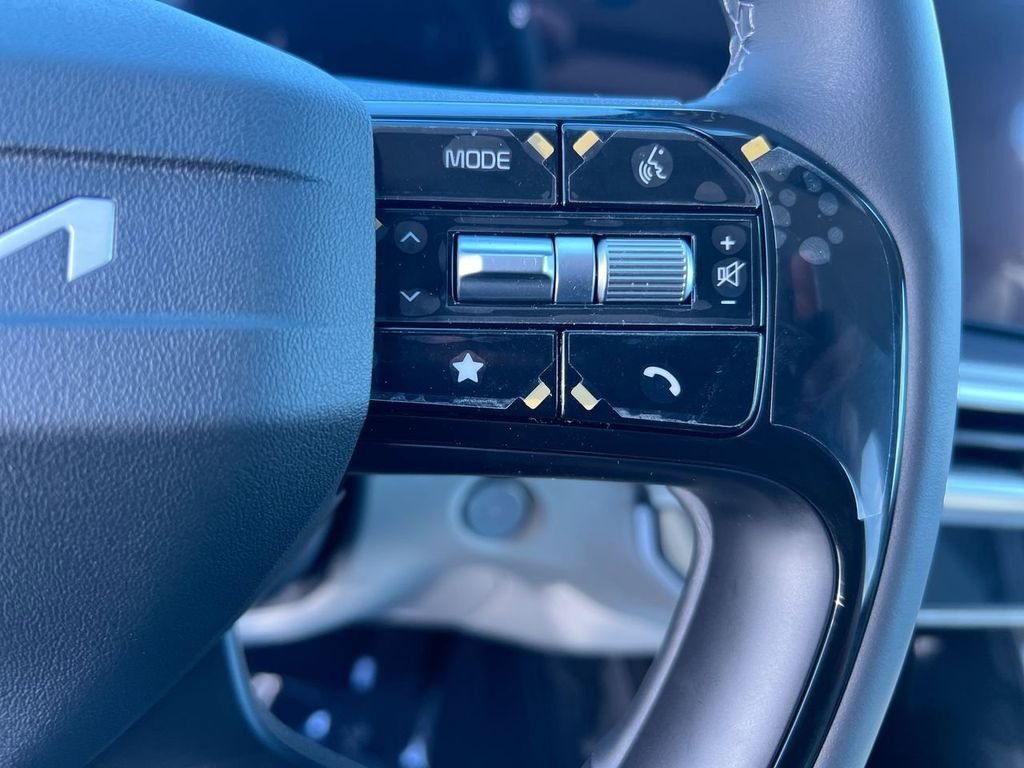 New 2026 Glacial White Pearl Kia S image 17