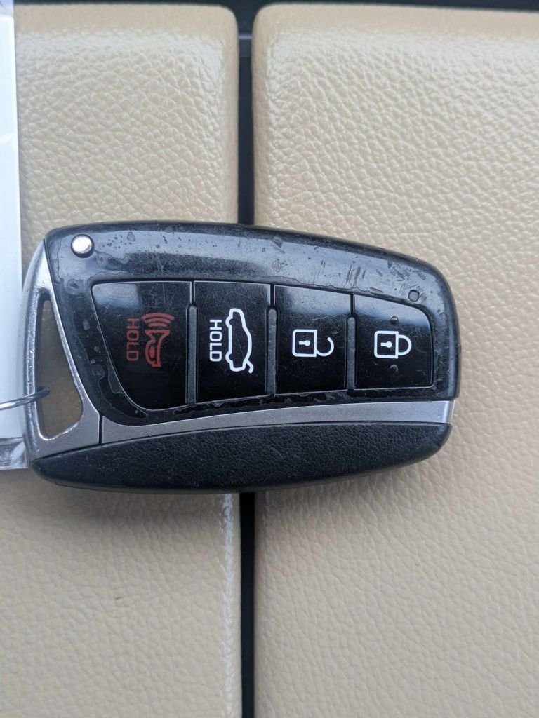 Used 2016 Blue Hyundai 3.8 image 32