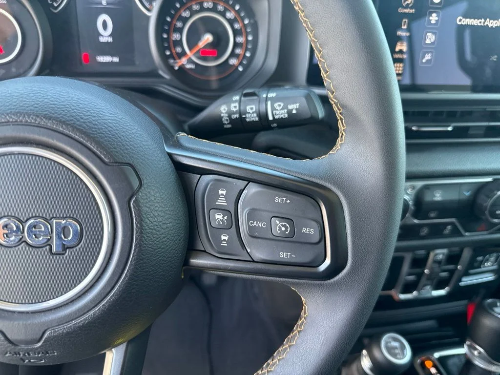 Used 2025 White Jeep Sport S image 15