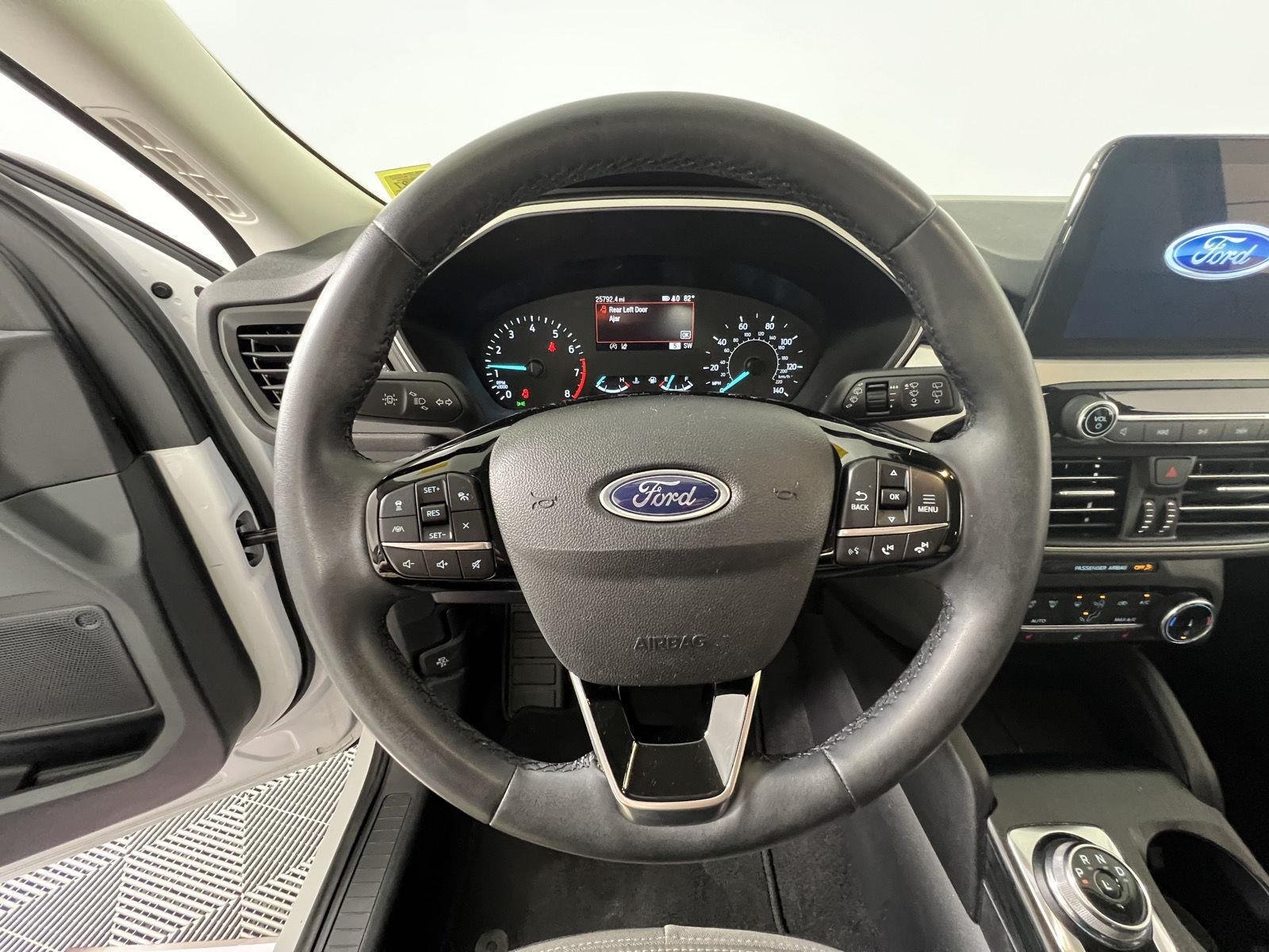 Used 2022 Oxford White Ford SE image 13