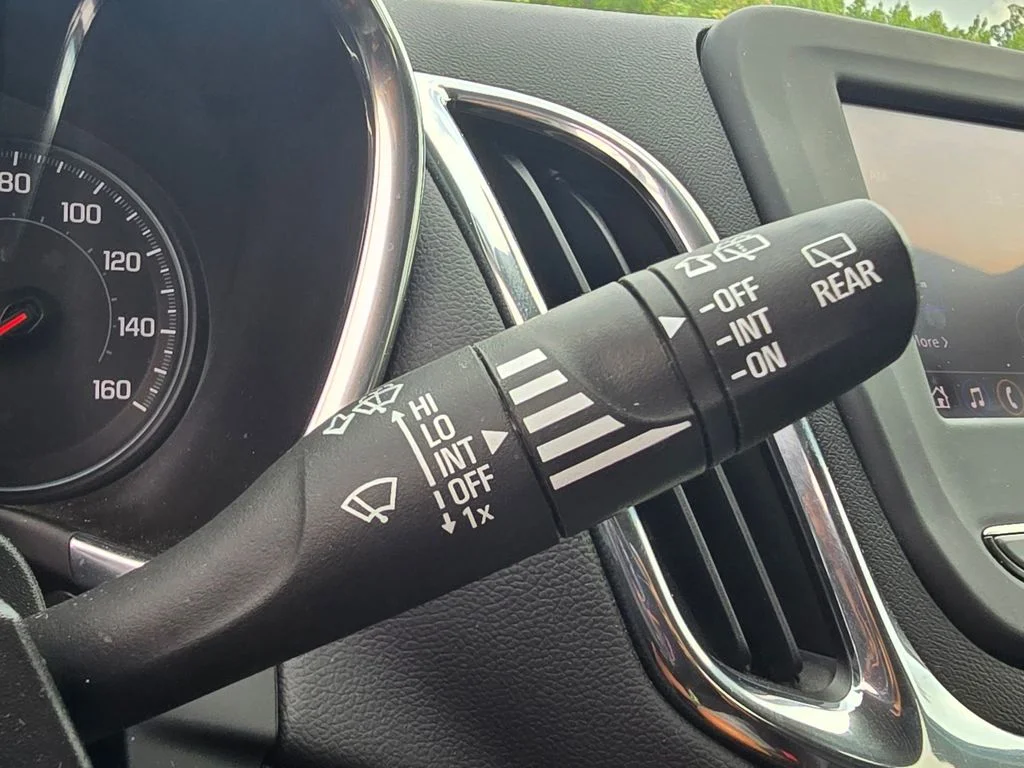 Used 2022 White Chevrolet LT image 28
