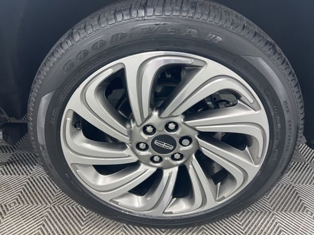 Used 2023 Silver Lincoln Reserve image 11