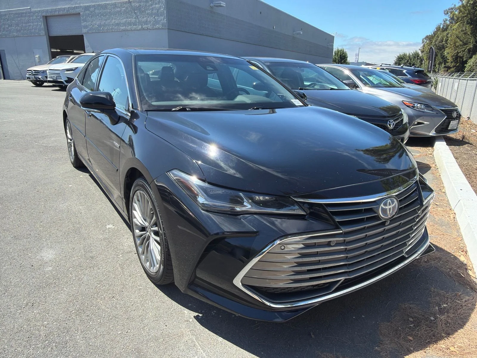 2021 Toyota Avalon Limited Hybrid's photo