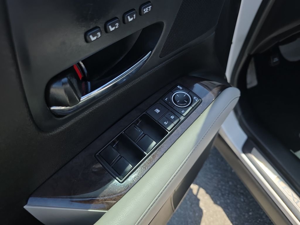 Used 2013 Starfire Pearl Lexus 350 image 31