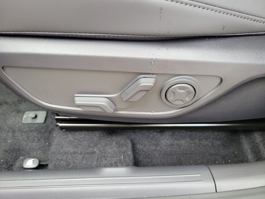 New 2027 Pale Gray Kia EX image 24