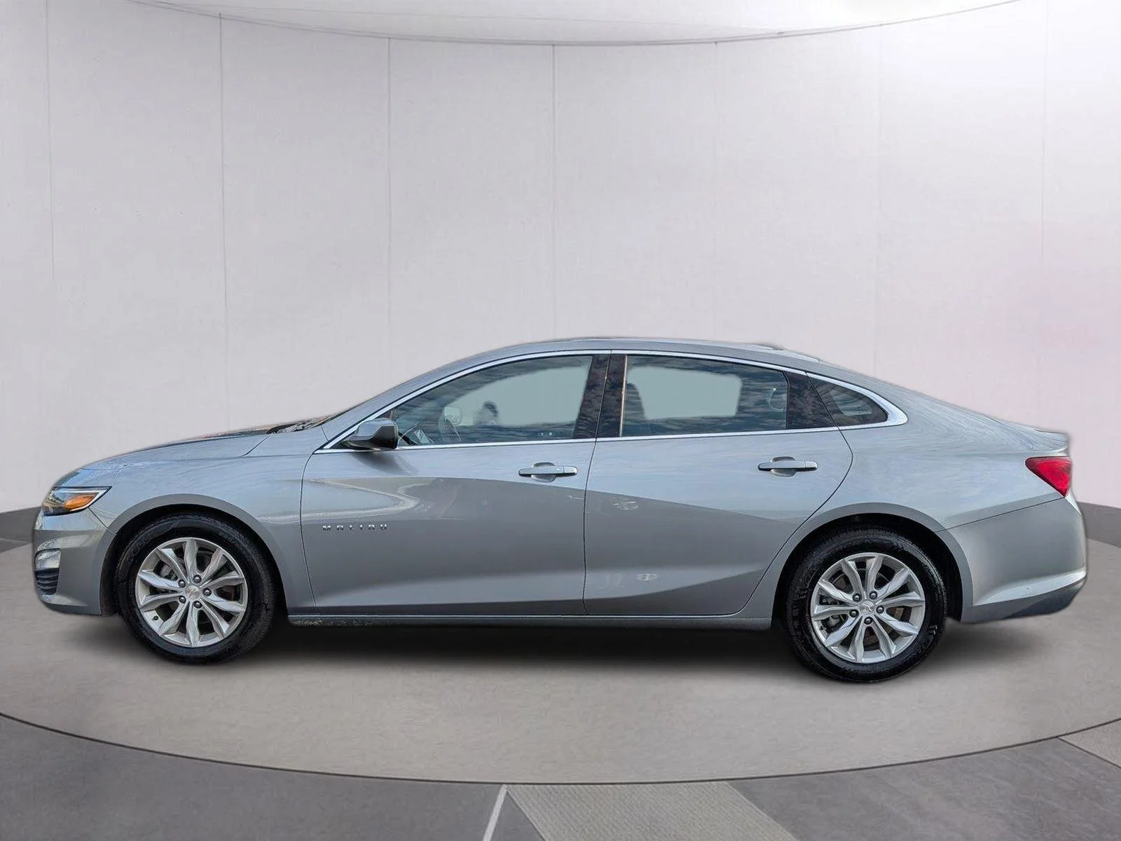Used 2024 Sterling Gray Metallic Chevrolet 1LT image 2