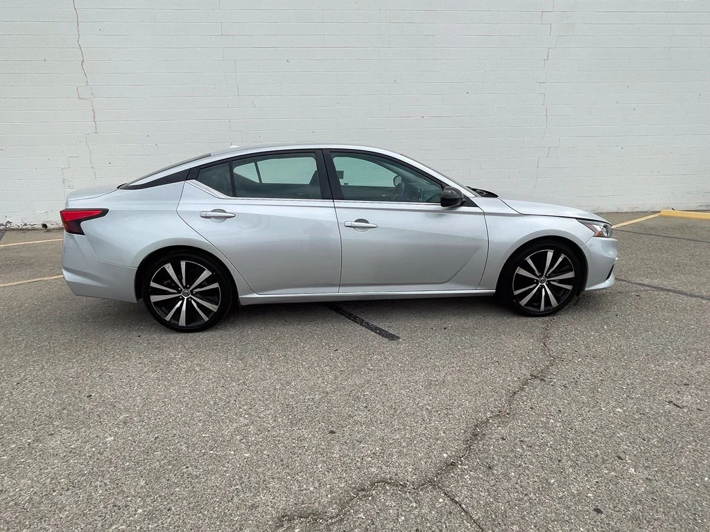 Used 2021 Brilliant Silver Metallic Nissan 2.5 SR image 9