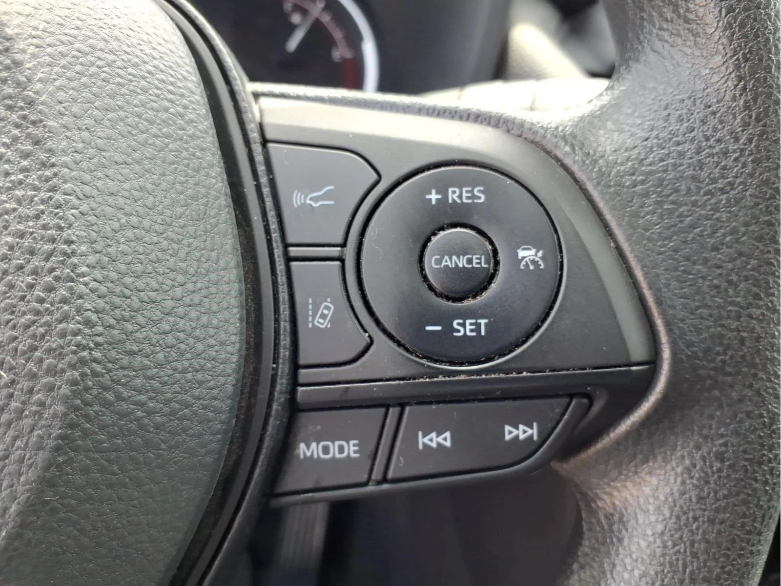 Used 2025 Ice Cap Toyota XLE image 22