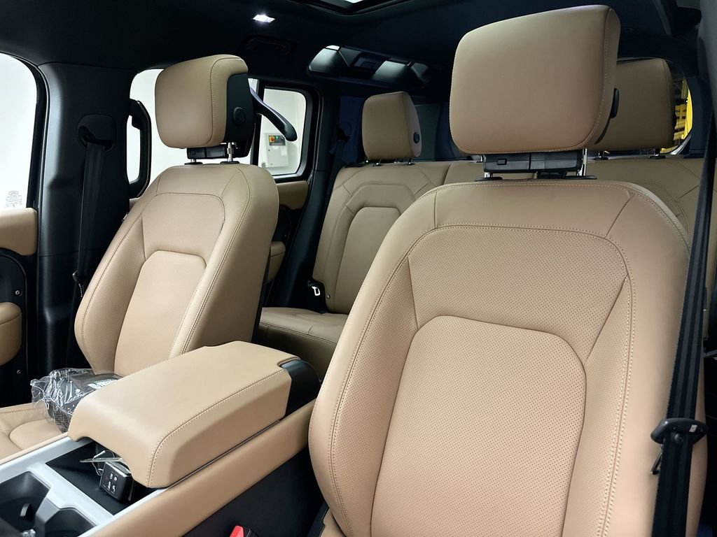 New 2026 Carpathian Grey Land Rover X-Dynamic SE image 10