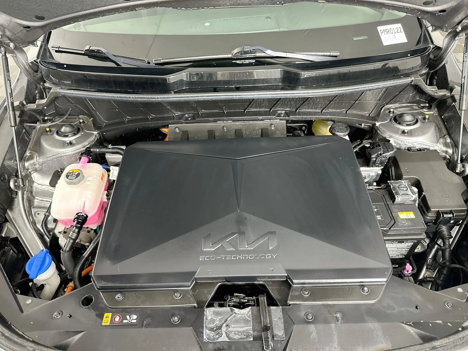 Used 2024 Steel Gray Kia Wind image 30