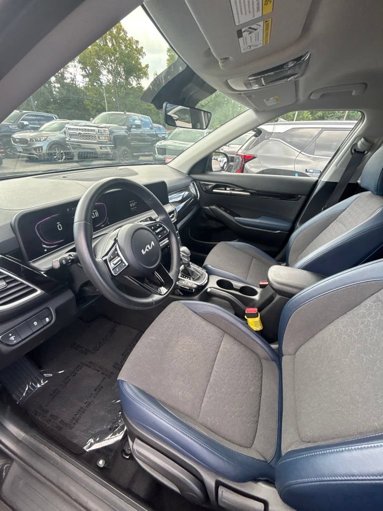 Used 2025 Fusion Black Kia S image 12
