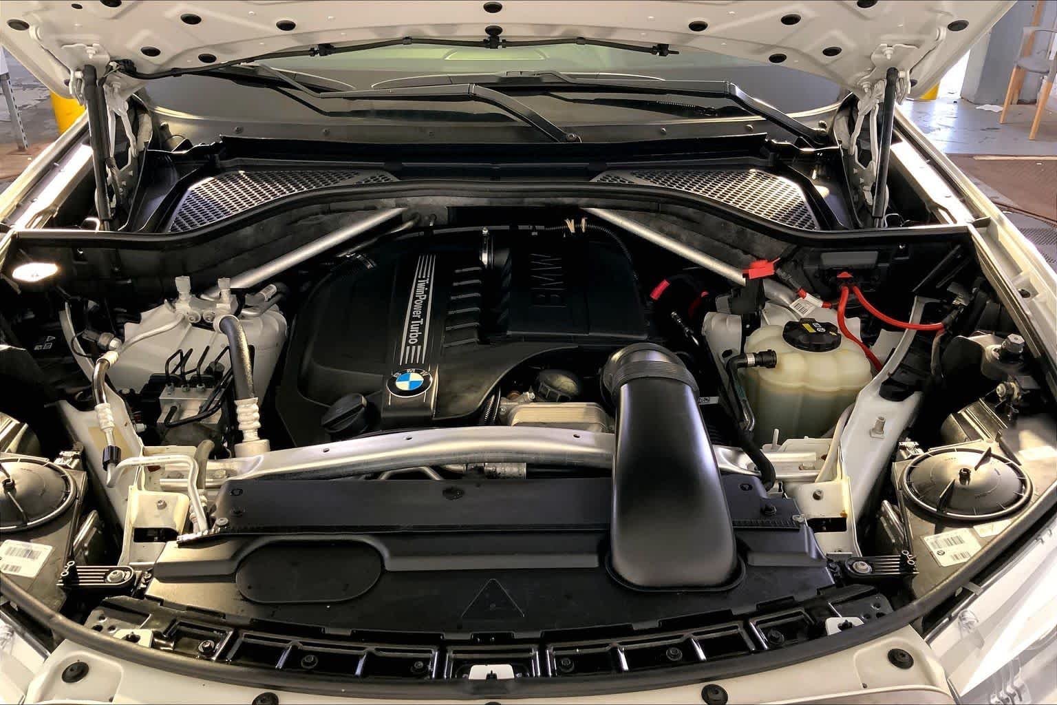 Used 2019 Mineral White Metallic BMW xDrive35i image 30
