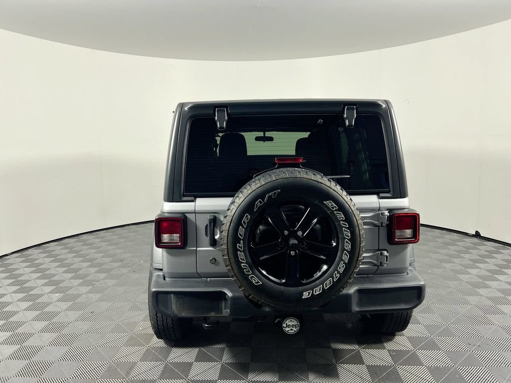 Used 2020 Silver Jeep Unlimited Sport Altitude image 4