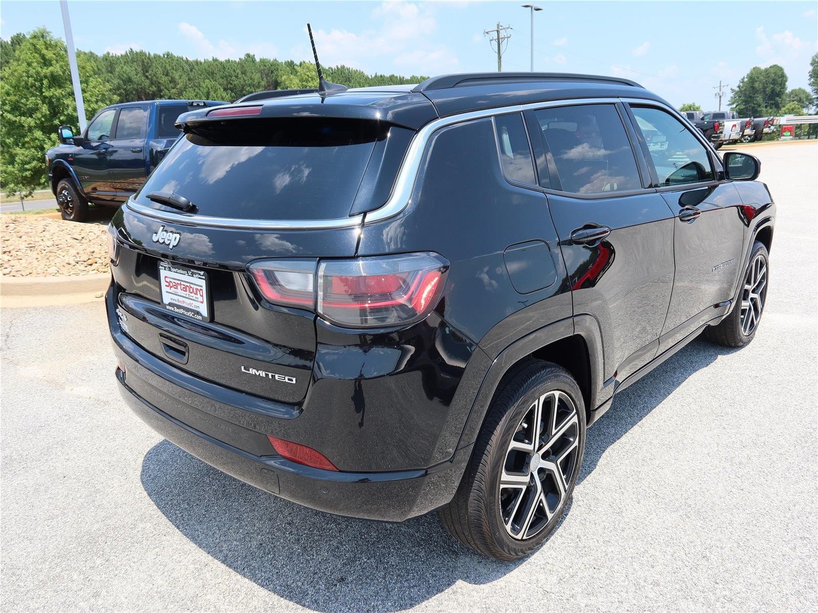 Certified Used 2024 Diamond Black Crystal Pearlcoat Jeep Limited image 6