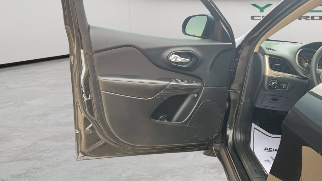 Used 2016 None Jeep Sport image 13