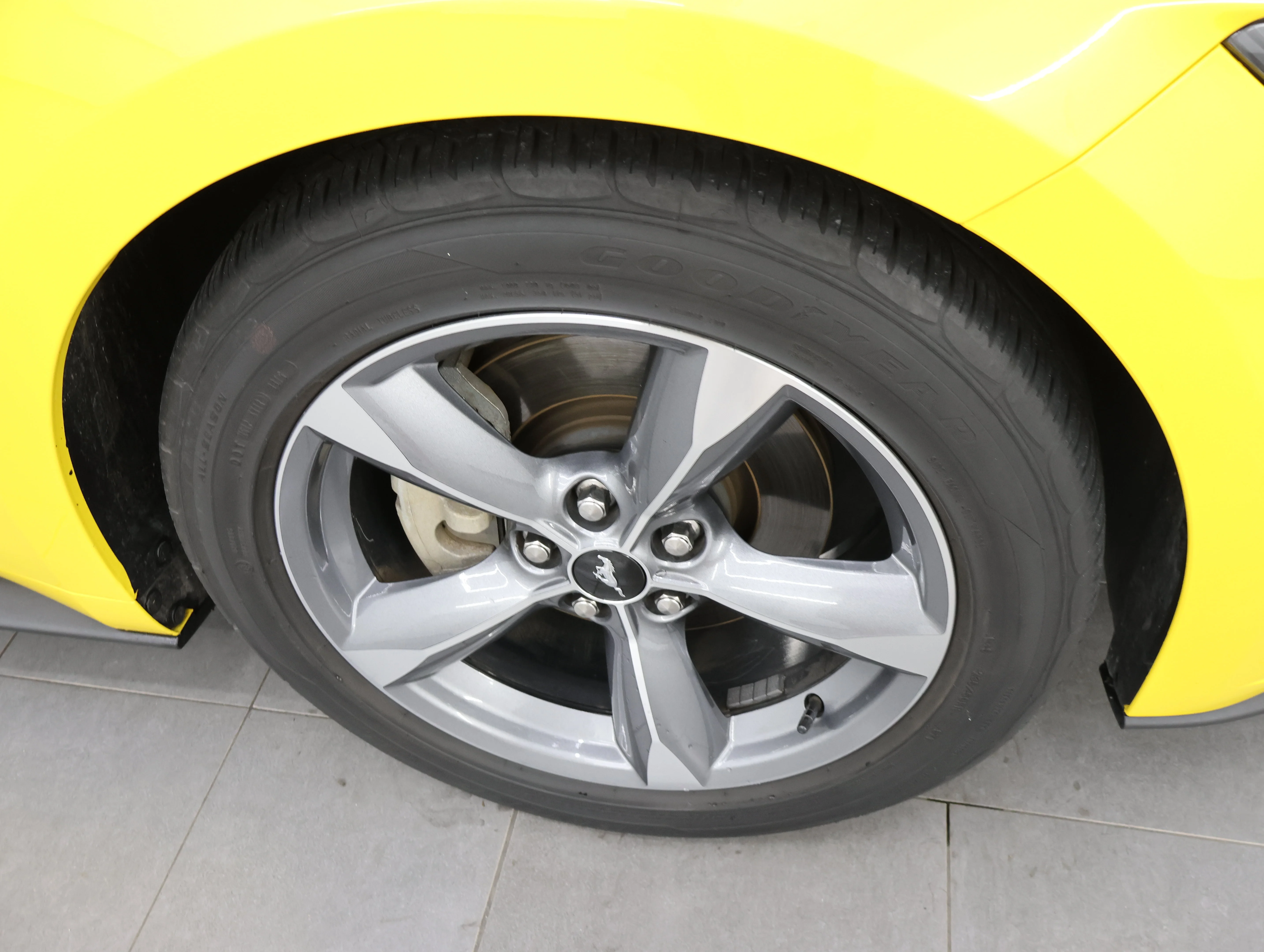 Used 2016 Triple Yellow Tri-Coat Ford V6 image 3
