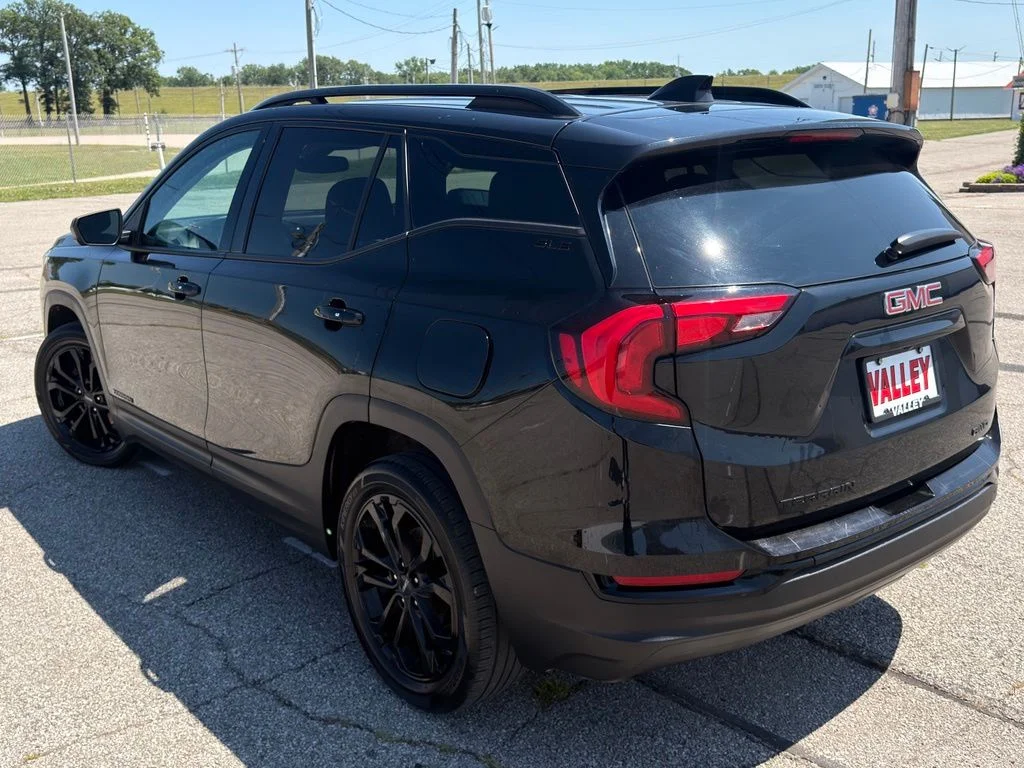 Used 2020 Black GMC SLE image 9