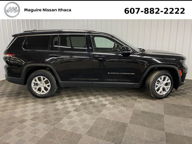 Used 2021 Diamond Black Jeep Limited image 3