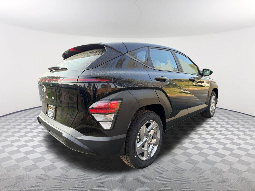 New 2026 Black Hyundai SE FWD image 5