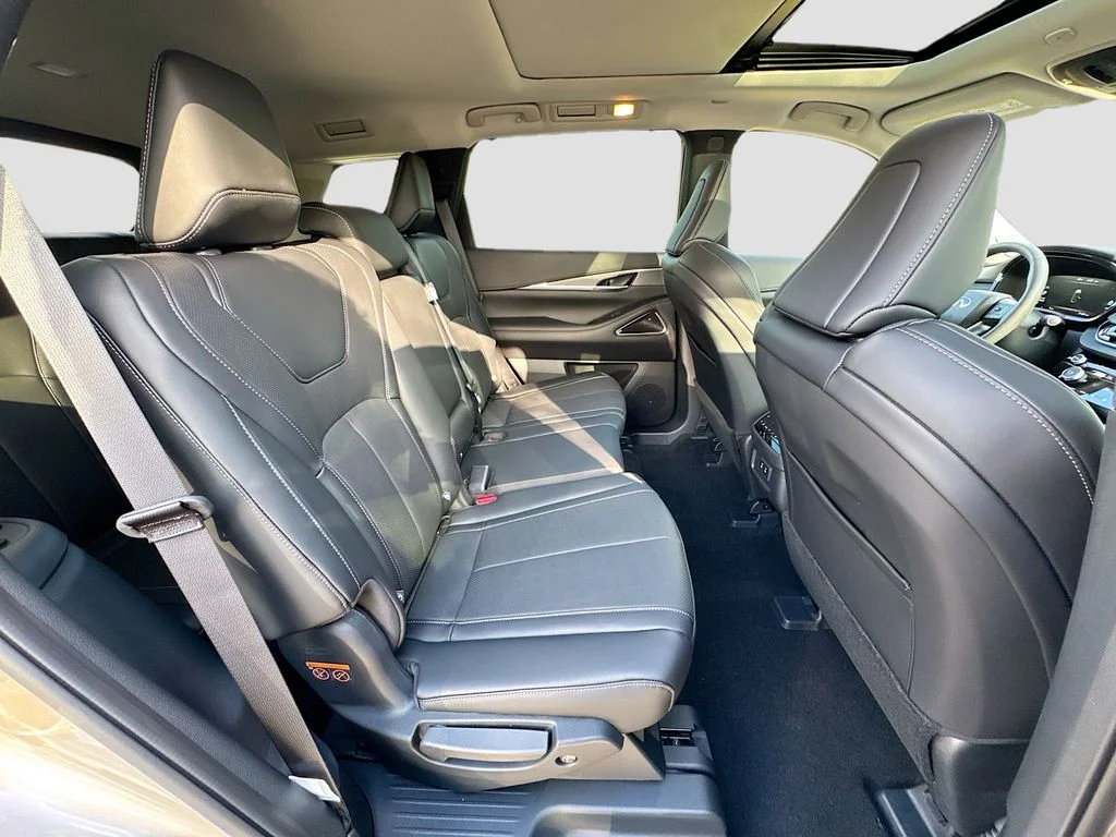 Certified Used 2026 Silver INFINITI LUXE image 31