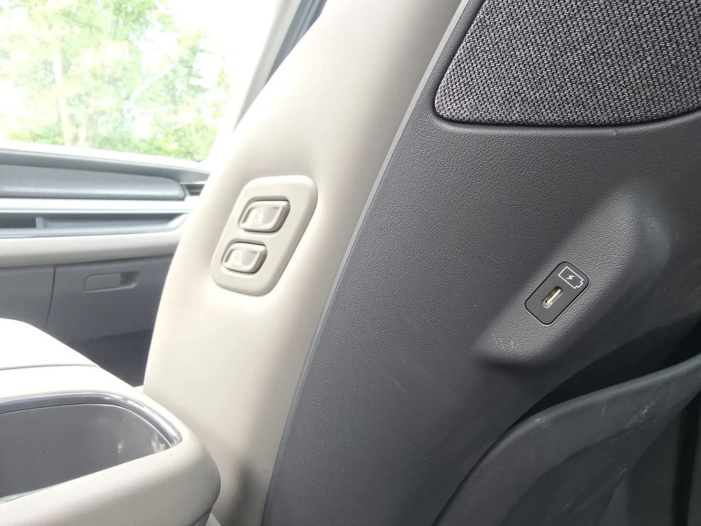 Used 2024 Green Kia Wind image 26