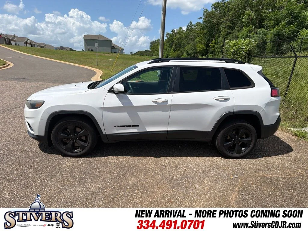 Used 2020 White Jeep Latitude Plus image 8