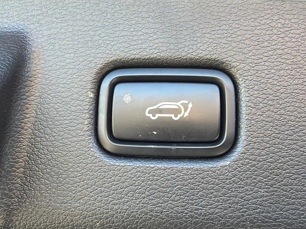 Used 2022 Silver Kia SX image 19