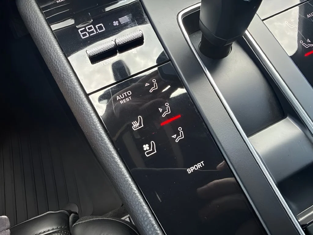 Used 2023  Porsche  image 54
