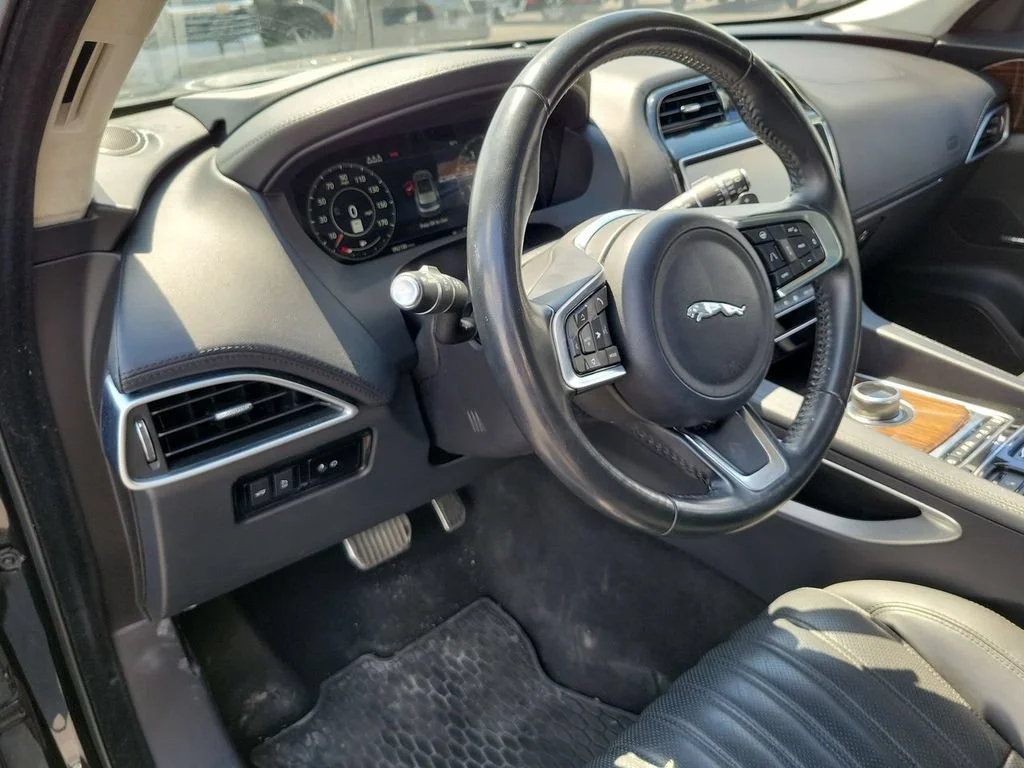 Used 2019 Black Jaguar 30t Portfolio image 10