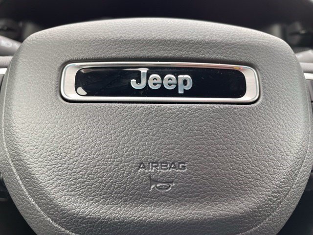 New 2026 Diamond Black Crystal Pearlcoat Jeep Latitude Altitude image 17