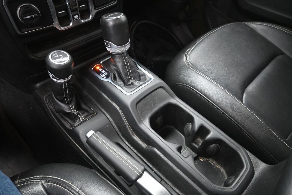 Used 2022 Green Jeep Overland image 30