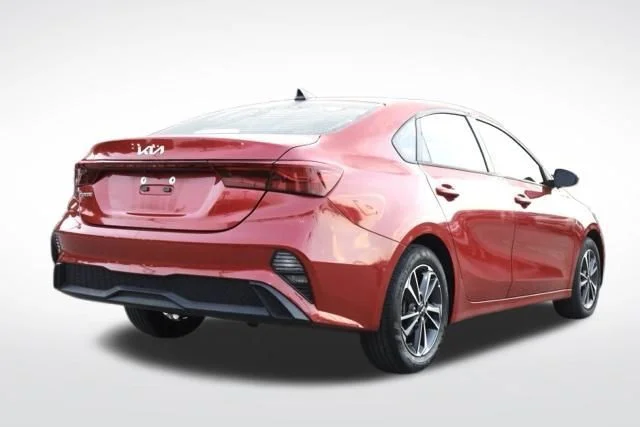 Used 2024 Red Kia LXS image 11