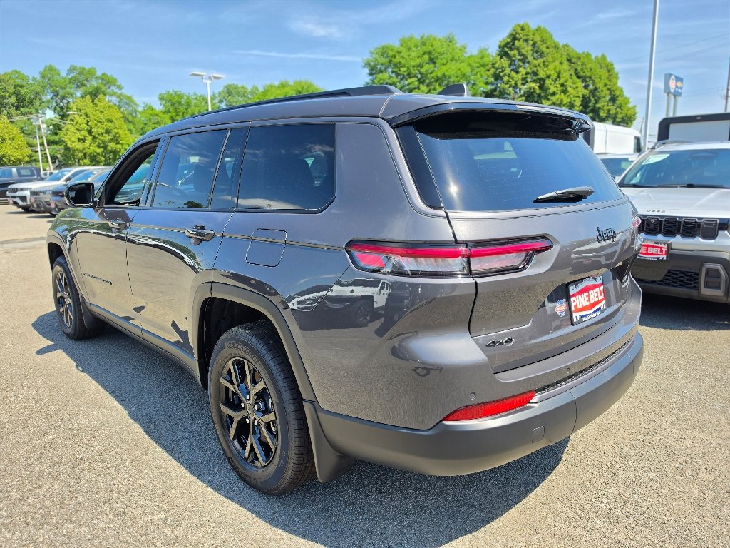 New 2026 Baltic Gray Metallic Clear-Coat Exterior Paint Jeep Altitude image 9