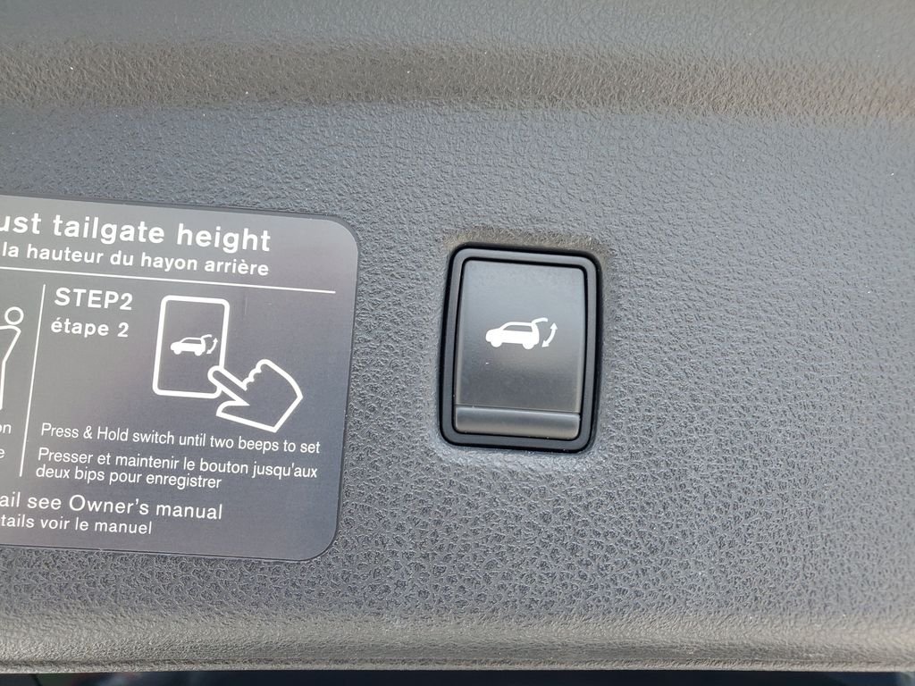 Used 2019 White INFINITI ESSENTIAL image 9