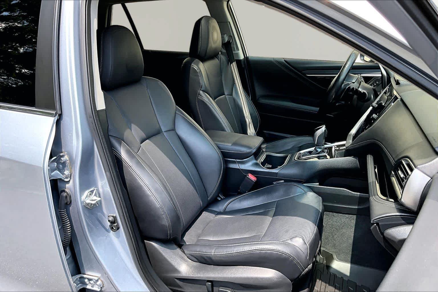 Used 2022 Ice Silver Metallic Subaru Limited image 9