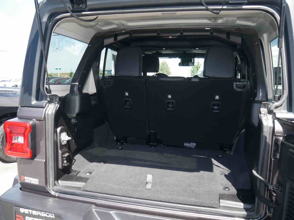 Used 2025 Gray Jeep Rubicon image 9